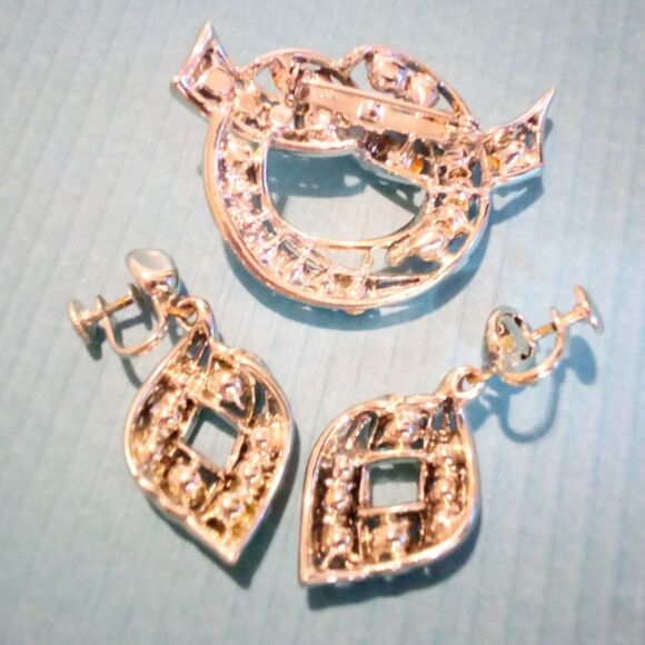 Vintage Mid Century Silver Tone Rhinestone Knot Brooch and Drop Earring Demi Set - Picture 4 of 5